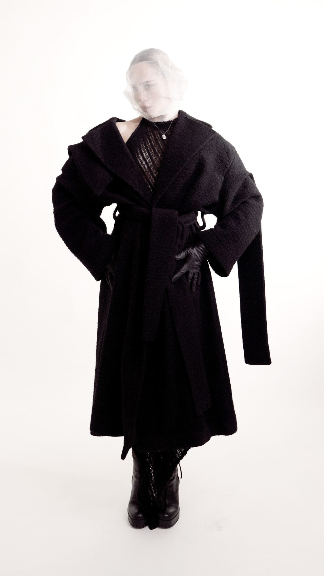 Fashion editorial photography: black on white, photo 5