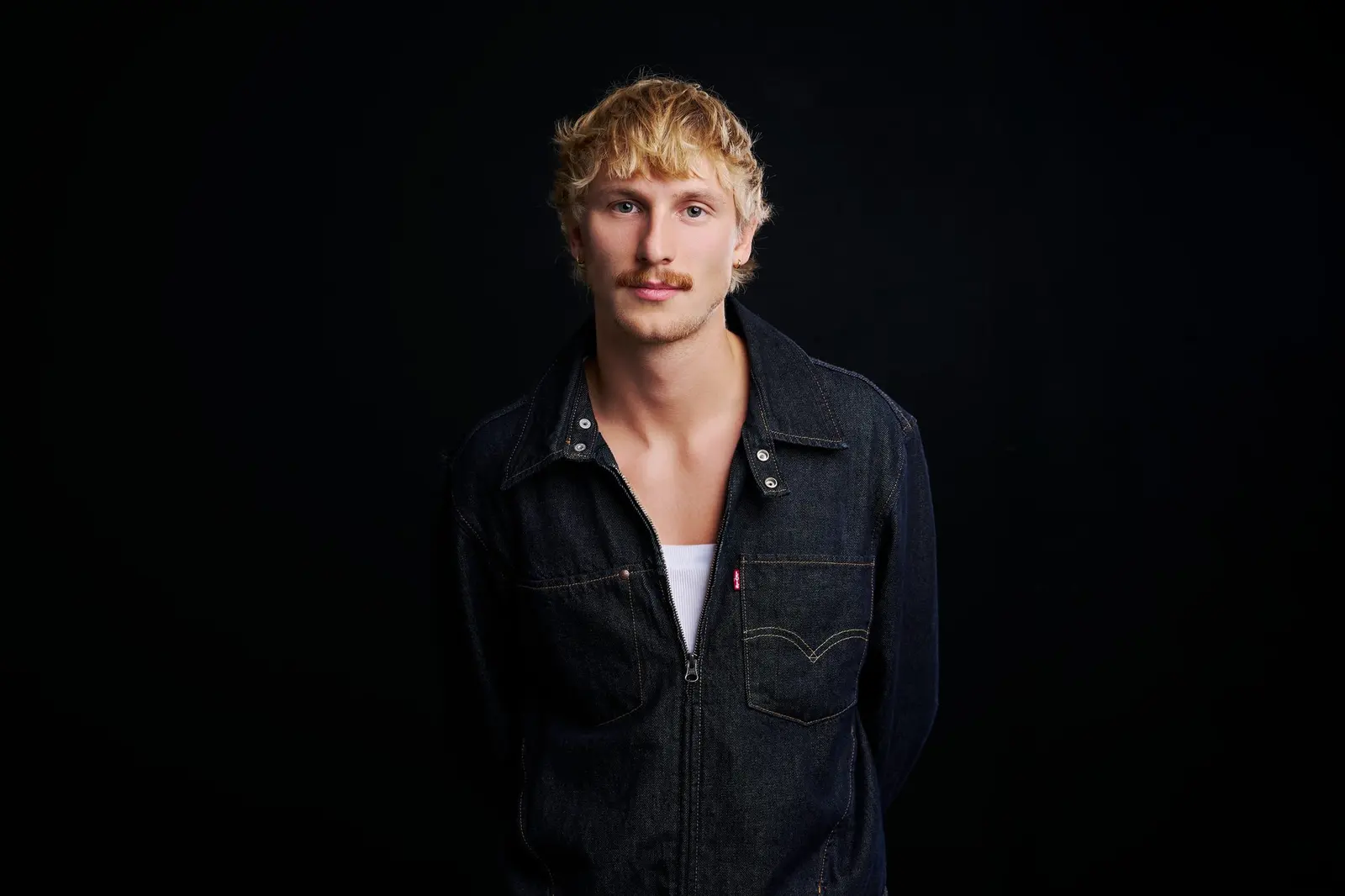 Studio team portraits against black, Fashcene 27, photo 4